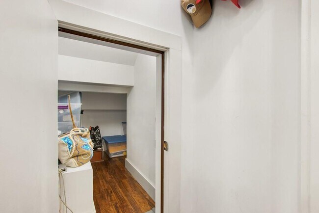 Building Photo - 782 Piedmont Way NE