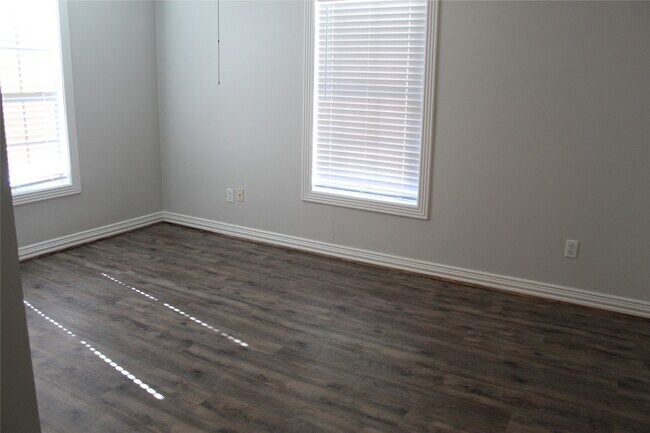 Building Photo - 2914 Pitzlin St