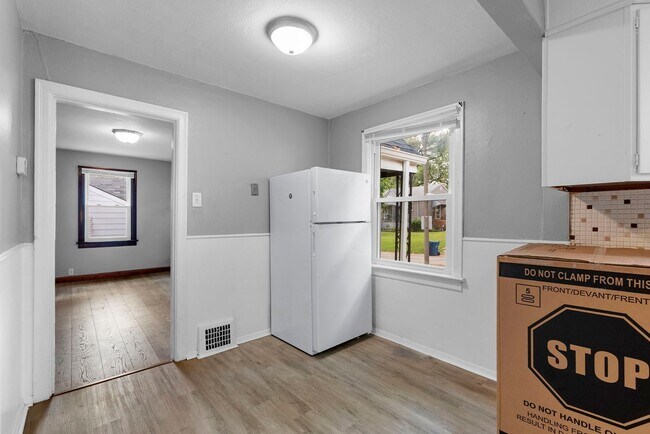 Building Photo - Charming Updated 2 Bed, 1 Bath Ranch – A H...