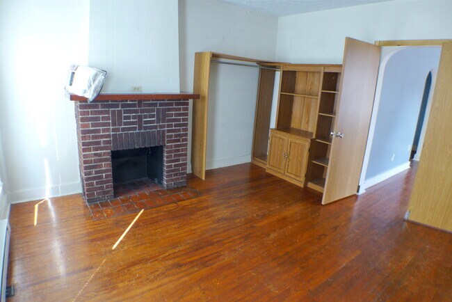 One Bedroom - 106 S Clay St