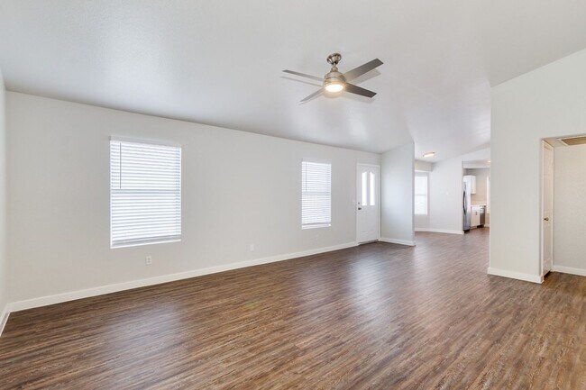 Building Photo - Pecos Ranch Beauty!