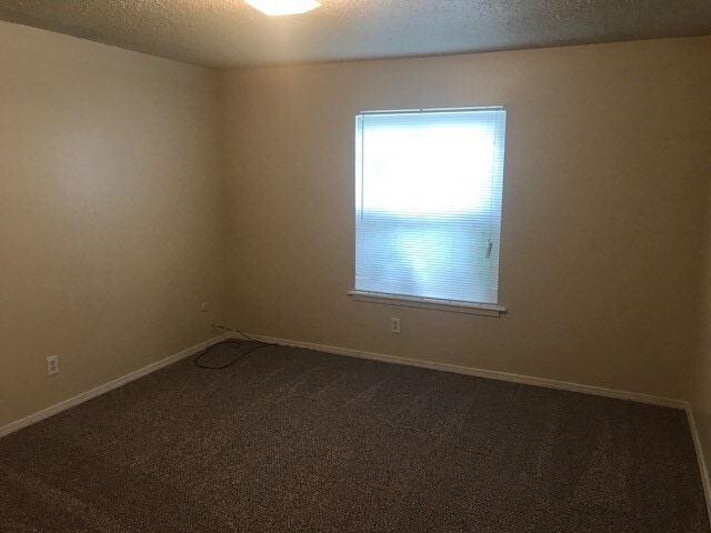 Building Photo - 625 N Betty Jo Dr