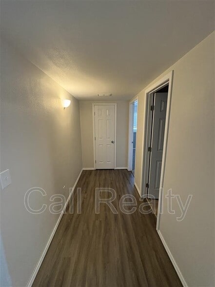 Building Photo - 14609 E Crown Ave