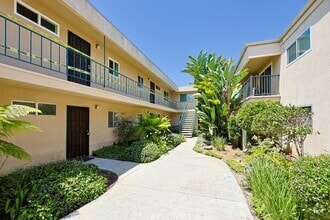 Building Photo - Spacious 2-Bed, 2-Bath Condo in Prime Nort...