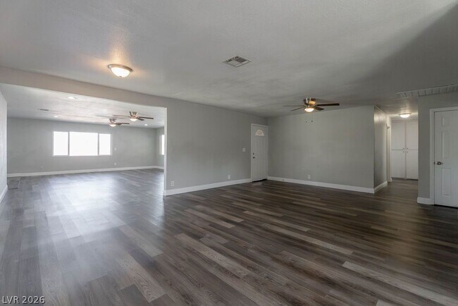 Building Photo - 1501 N Tonopah Dr