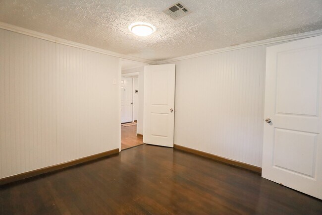 Building Photo - 4 Bed | 1.5 Bath in North Tulsa!