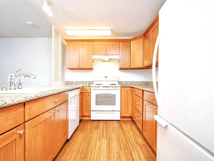 Building Photo - 6260 139th Ave NE