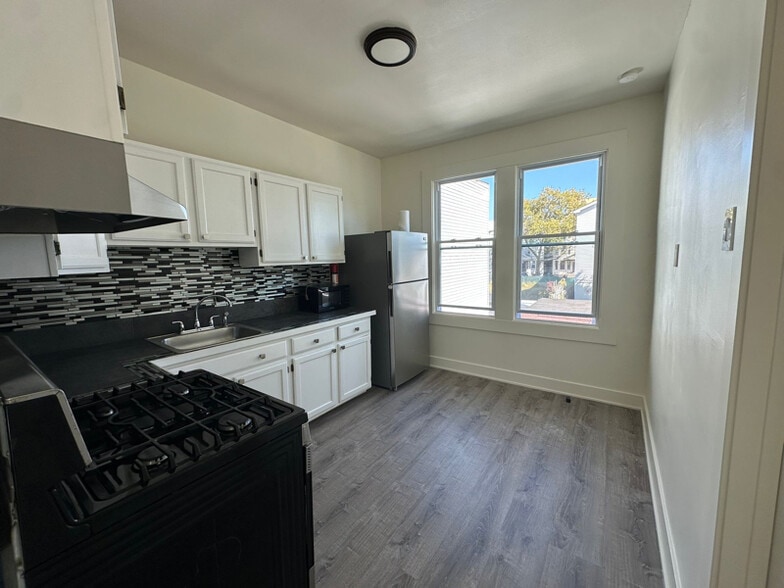 Primary Photo - 118 Seaview Ave