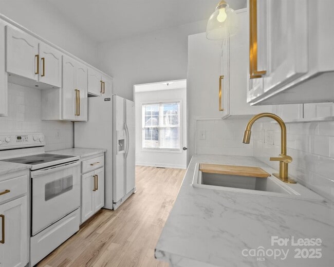 Building Photo - 285 Eagle Creek Road