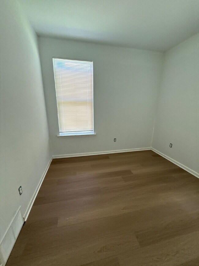 Building Photo - Fully Renovated Spacious 3BR in South Memphis – Section 8 Welcome