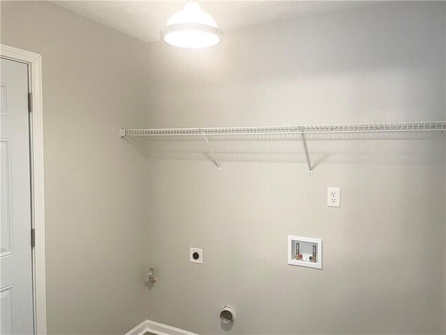 Building Photo - 2715 Sterling Creek Pointe