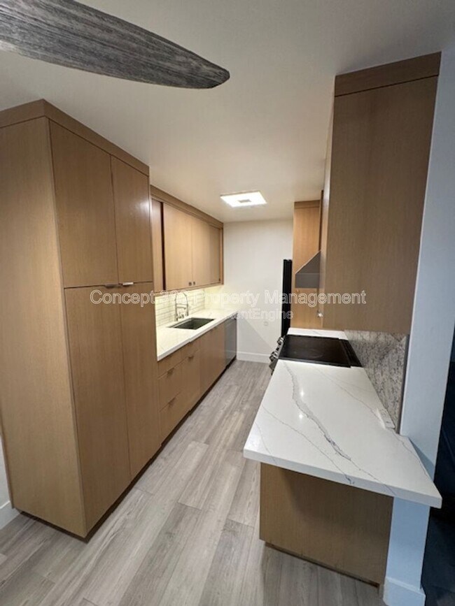 Building Photo - 1139 E Ocean Blvd