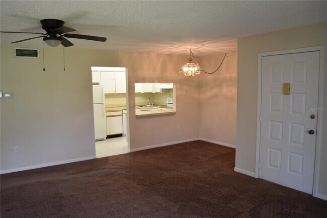 Building Photo - 2522 Pine Ridge Way S