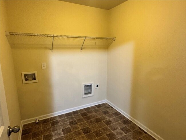 Building Photo - 3405 Castleberry Village Cir