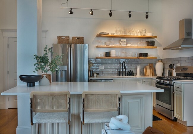 Building Photo - 11 S Mason St