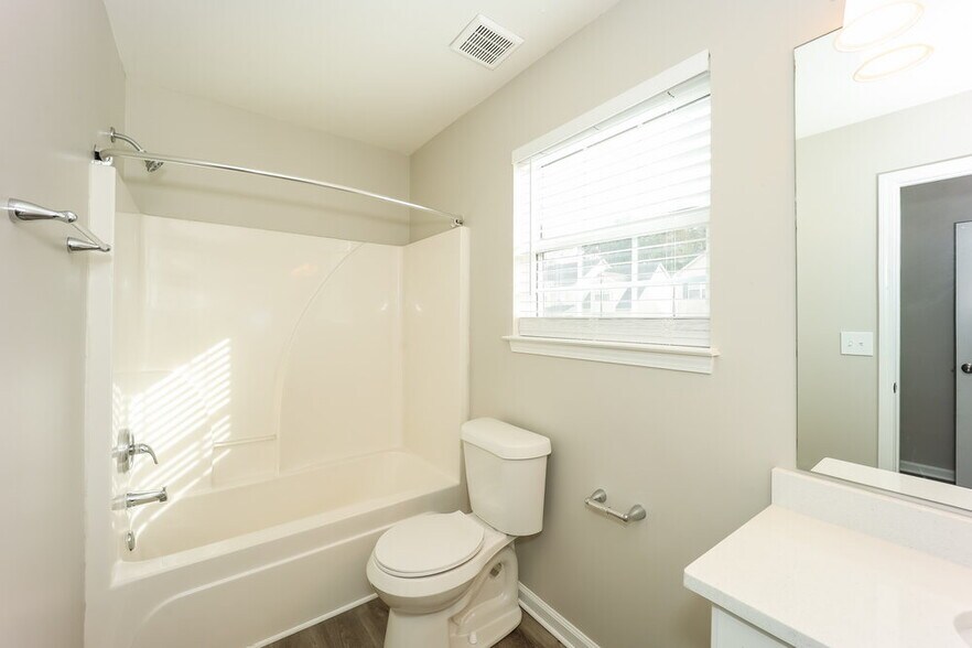 Building Photo - 575 Sycamore Dr