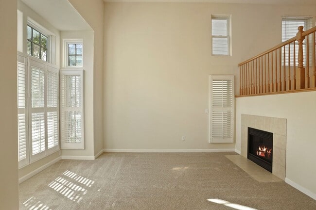 Building Photo - Beautiful 3 bedroom Bayside home available...