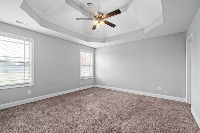 Building Photo - Pet Friendly Three Bedroom with Bonus!