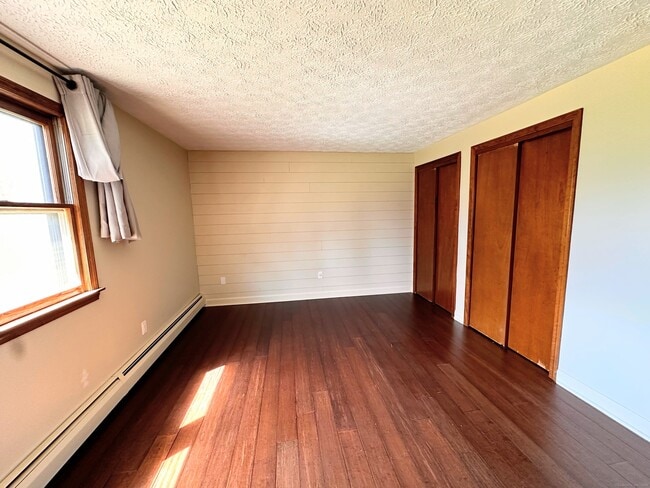 Building Photo - 37 Woodmont Dr