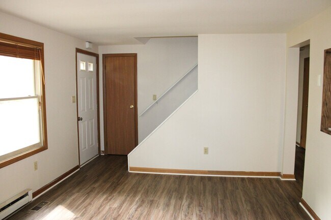 Building Photo - 11784 White Oak Rd