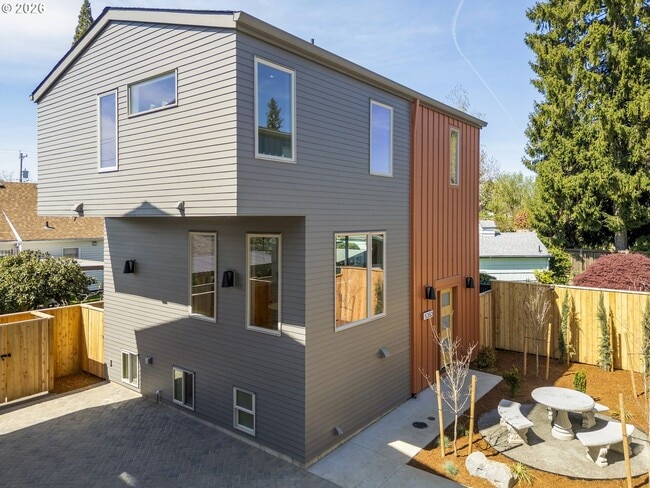 Building Photo - BRAND NEW stylish and modern Mt. Tabor stunner! Available Now!!