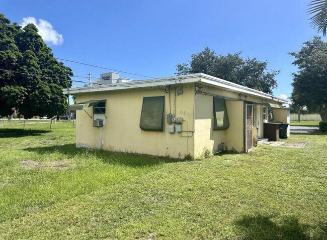 Building Photo - 24 SW 10th Ave