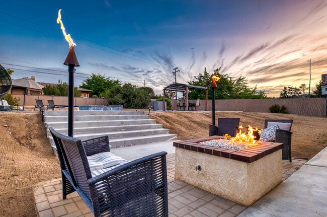 Building Photo - 57731 San Tropeze Dr