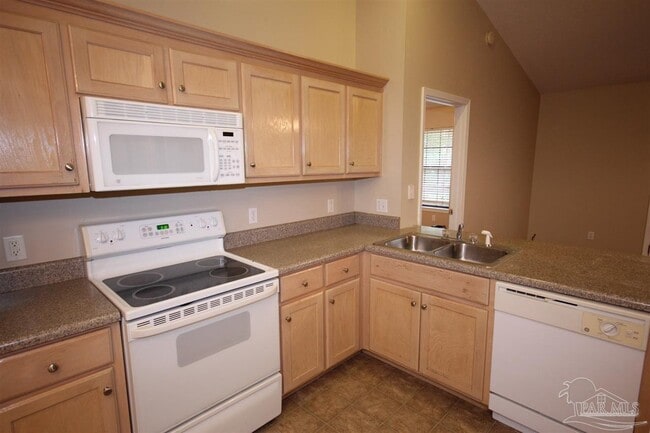 Building Photo - 6250 Starhill Dr