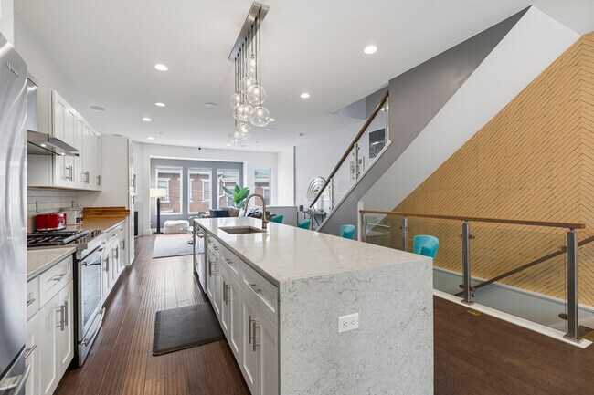 Building Photo - 311 38th St