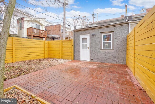 Building Photo - 1029 Booth St