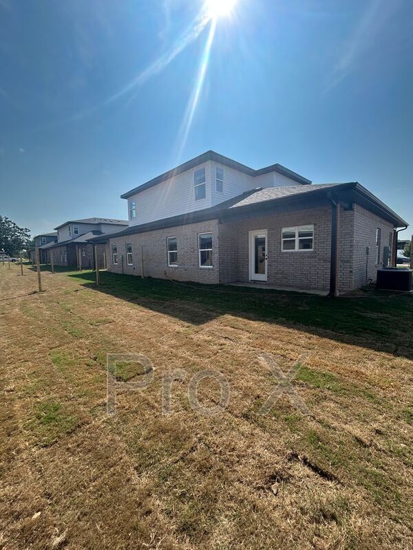 Building Photo - 623 Cosmos St