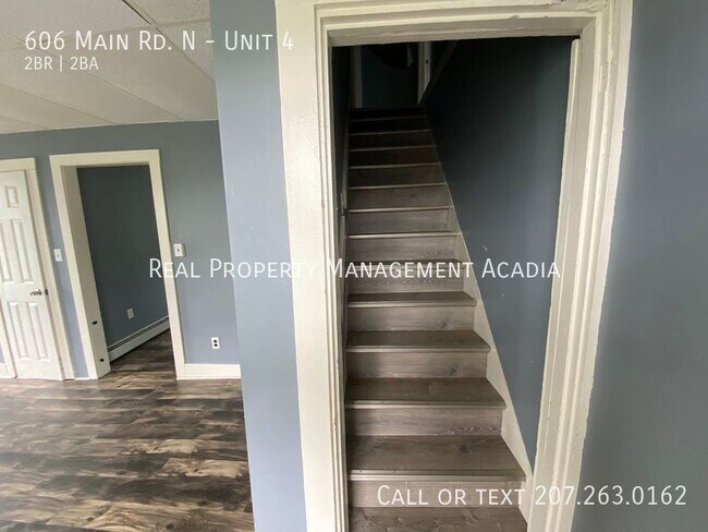 Building Photo - Newly Refurbished Two Bedroom Apartment in...