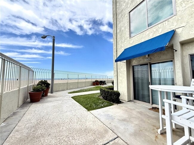 Building Photo - 711 Pacific Coast Hwy
