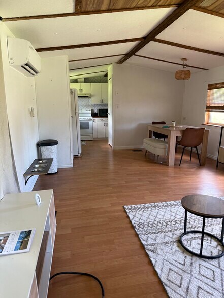 Spacious main living area - 3125 Tindall Farms Rd