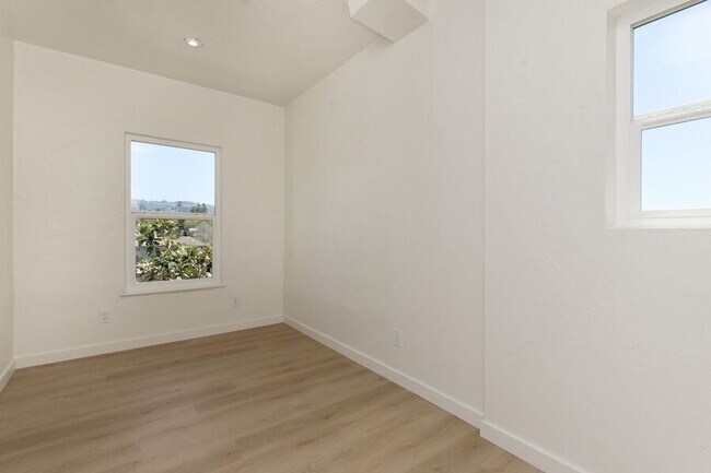 Building Photo - 6616 Telegraph Ave