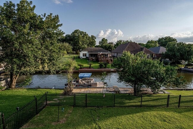 Building Photo - 13209 Bluff View Dr