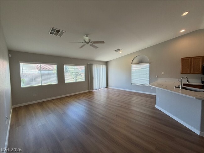 Building Photo - 2139 Meadow Green Ave