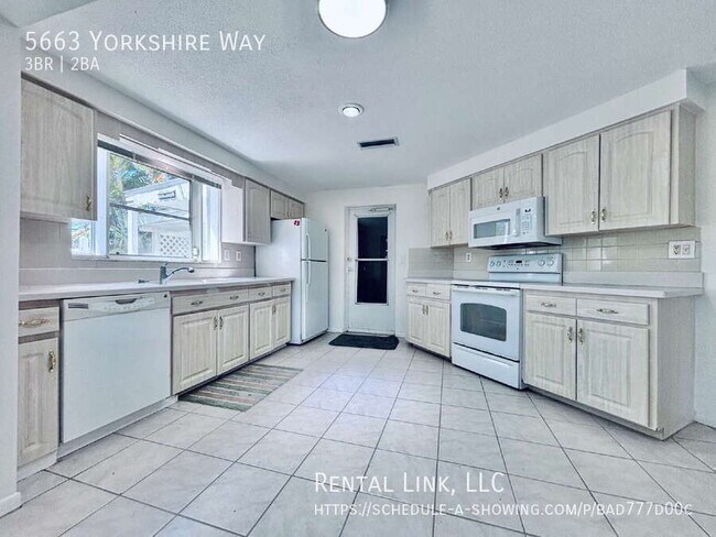 Building Photo - 5663 Yorkshire Way