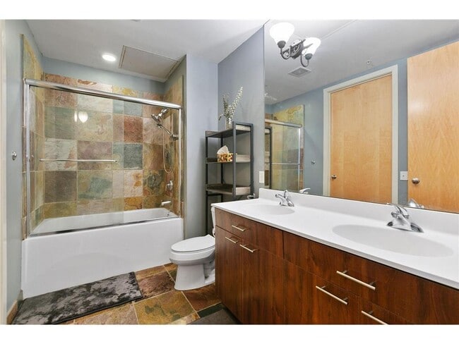 Building Photo - 290 Market St