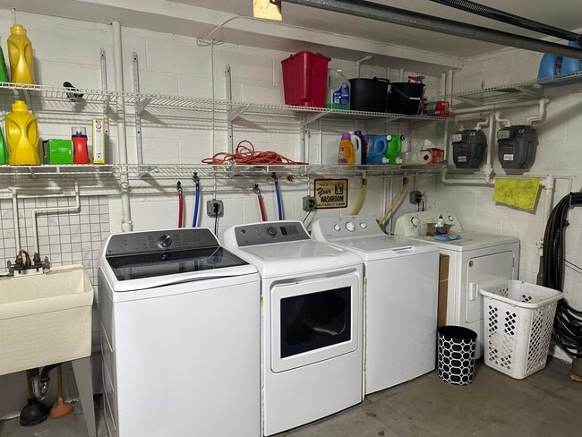 Building Photo - 531 Day Ave