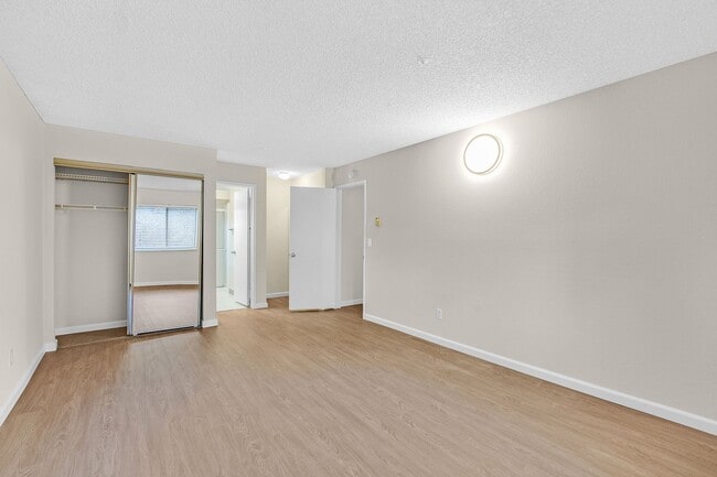 Building Photo - Fabulous condo at the Saddleback complex