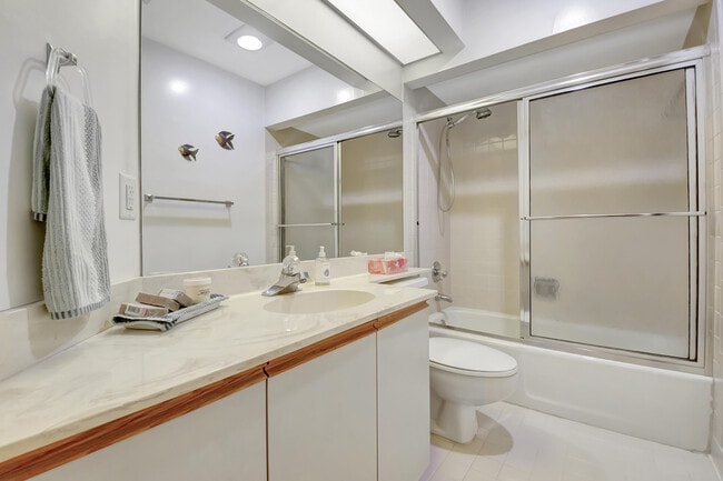 Building Photo - 500 Crosswinds Dr
