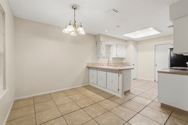 Building Photo - 423 Pickford Dr