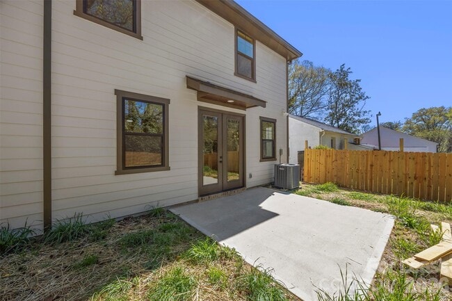 Building Photo - 1329 Condon St