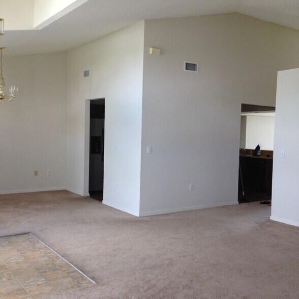 Building Photo - 7166 Summit Dr