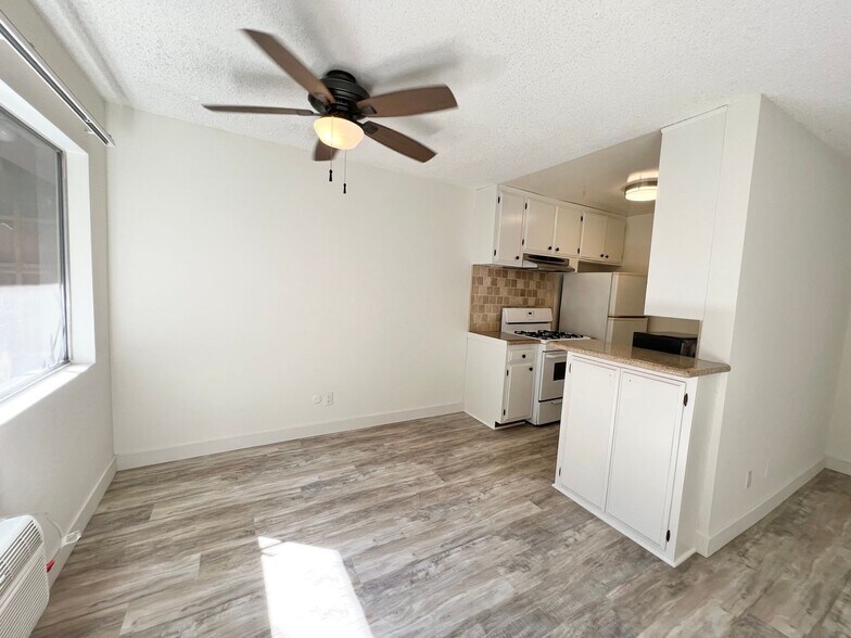 Building Photo - 3746 S Canfield Ave