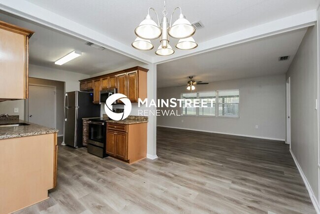 Building Photo - 3 Bedroom Pet-Friendly Home in ORLANDO, FL with Main Street Renewal