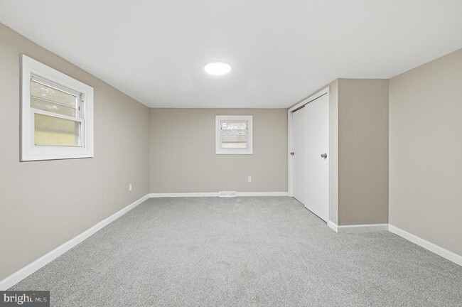 Building Photo - 667 S Broadway