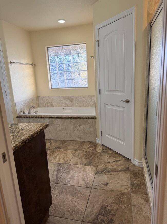 Building Photo - 426 E University Dr