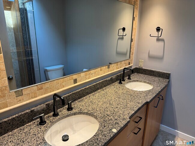 Building Photo - 58 Uplands Way